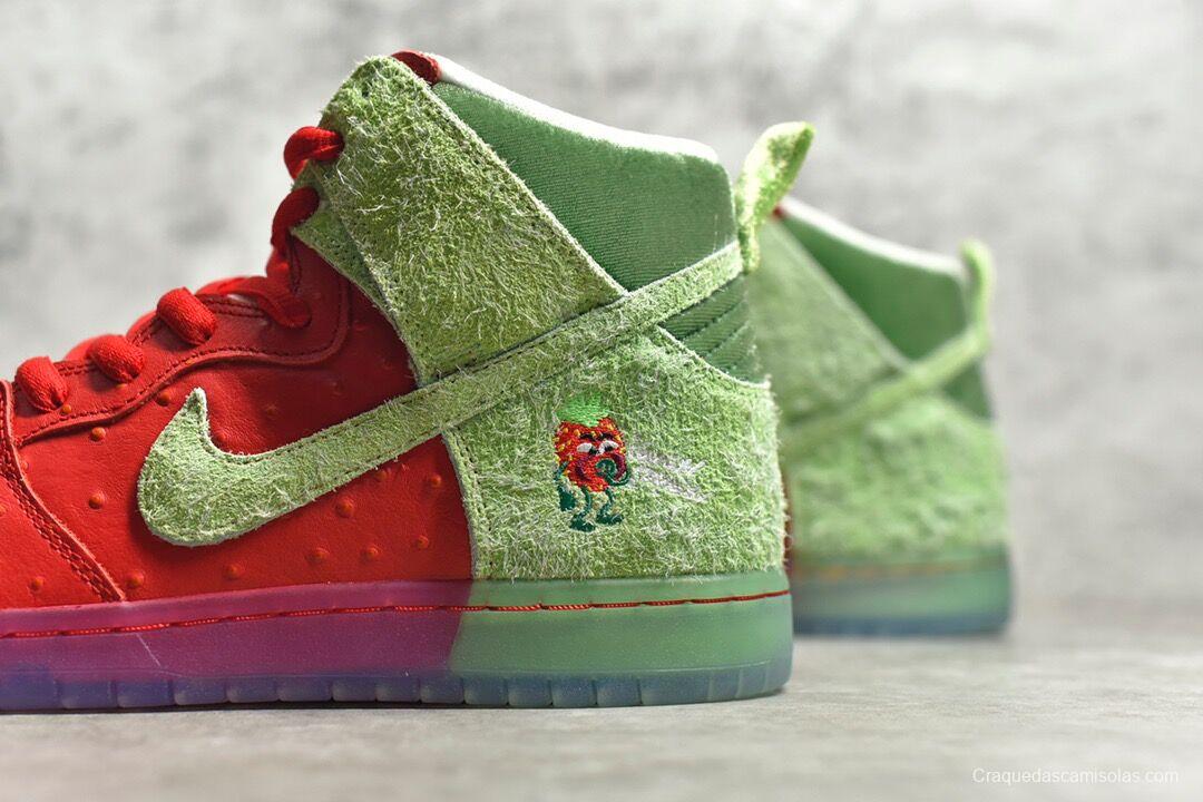 NK SB Dunk High “strawberry cough”